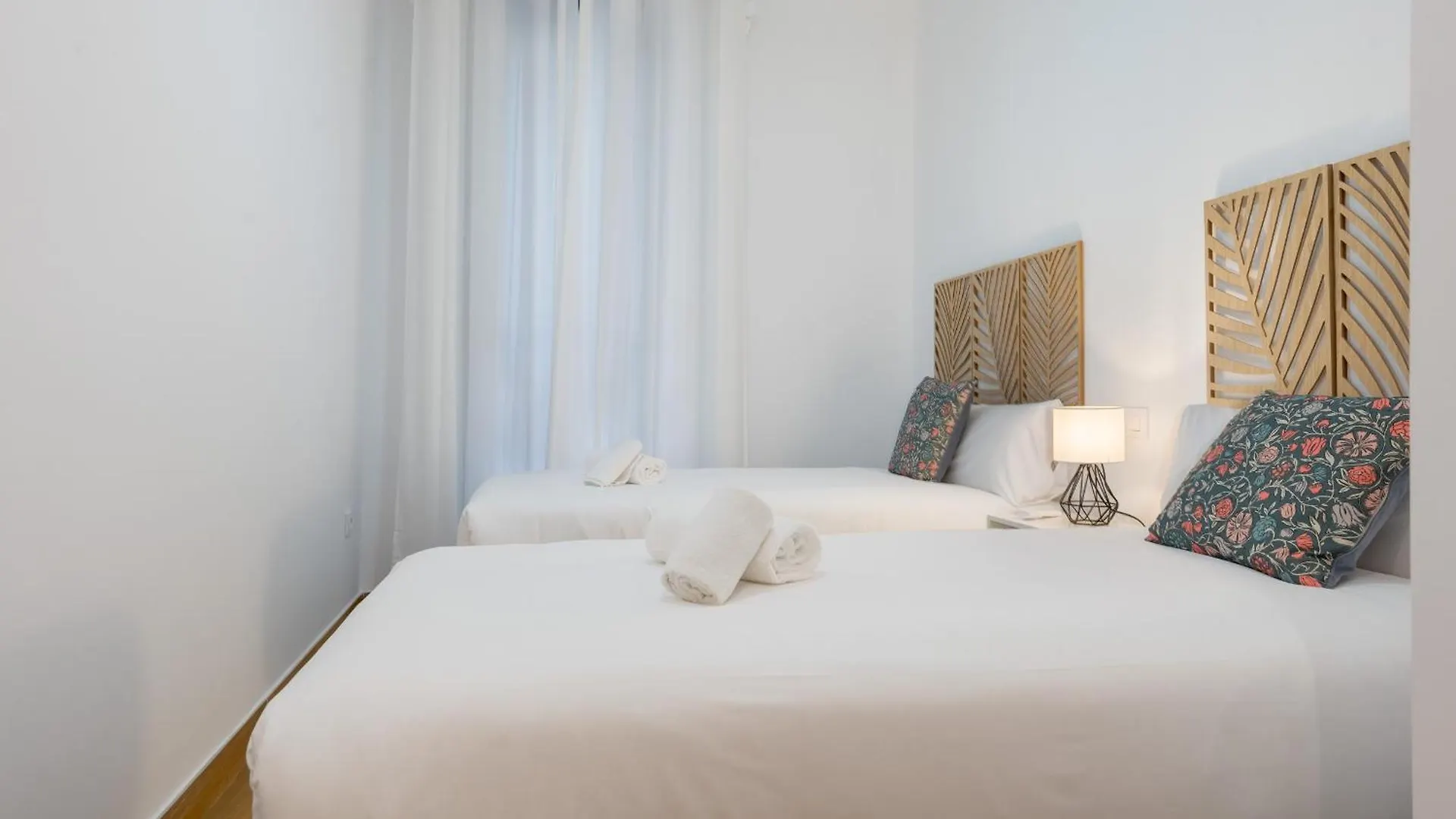 New And Modern - Plaza Nueva - Pedestrian Street Apartment Seville 0*,  Spain