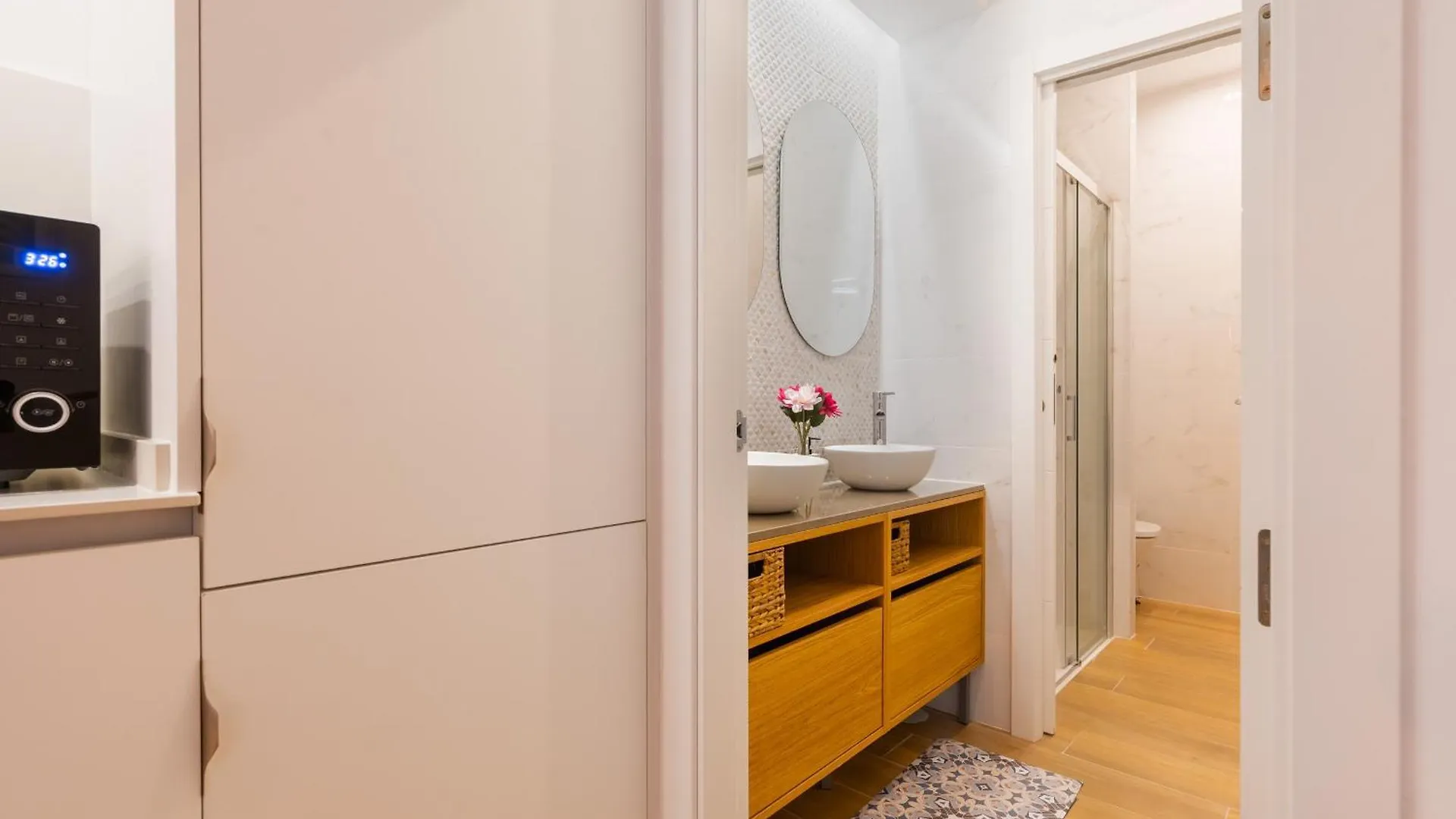 New And Modern - Plaza Nueva - Pedestrian Street Apartment Seville 0*,  Spain